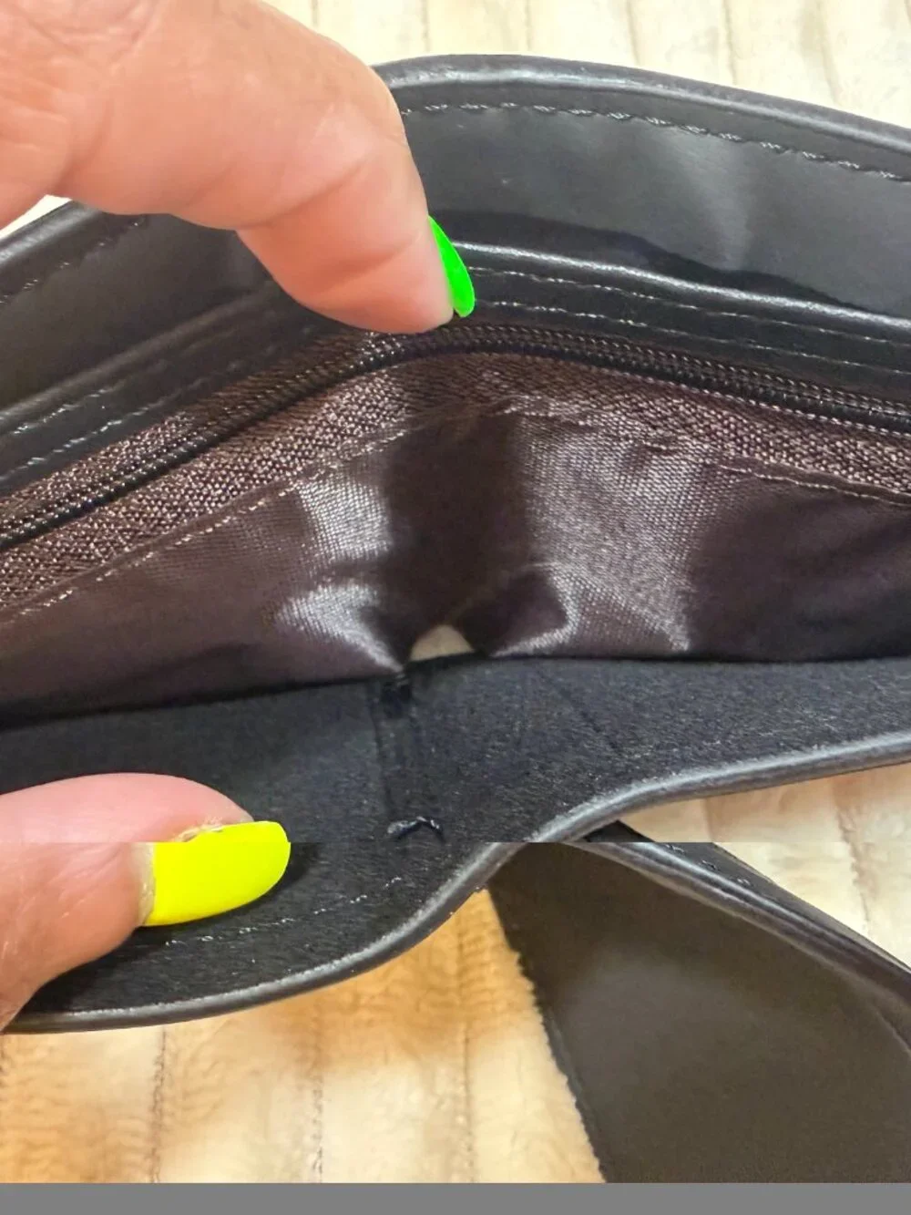 HUMERS Fashion Black Bifold Wallet with Zipper Coin Pocket